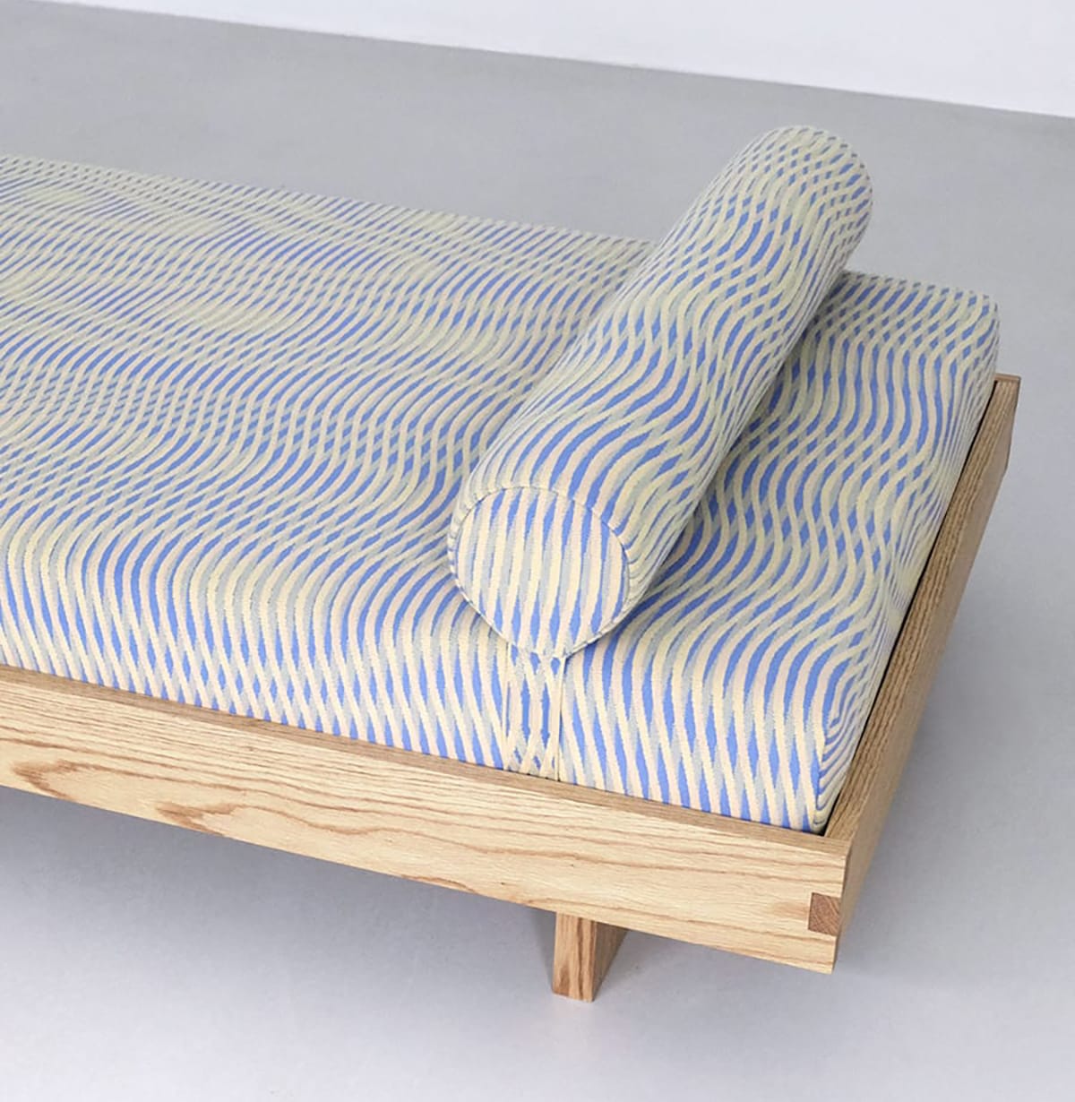 Case-Studies-Oscillations-Daybed-2